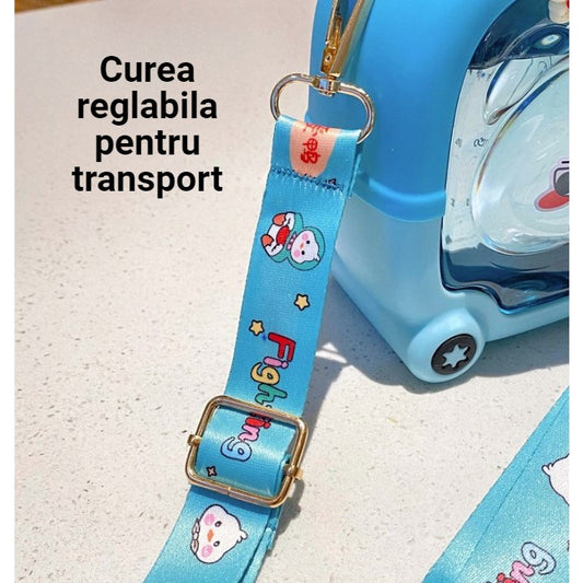 Sticla cu pai pentru copii, model ursulet, gradata, stickere aplicate, curea reglabila, din plastic rezistent la cadere, 1l, Albastru, 20 x 13 cm